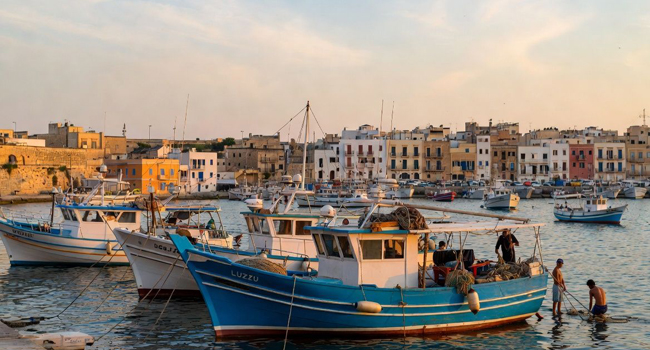 Tre barche al mattino a Malta Sliema soggiorni linguistici Tre barche al mattino a Malta Sliema soggiorni linguistici atmosfera mattutina