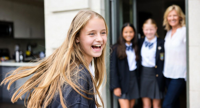 Soggiorni linguistici per studenti in Inghilterra Brighton con LISA! – alloggio in famiglia ospitante Studentessa con famiglia ospitante durante un soggiorno linguistico LISA! per studenti in Inghilterra Brighton