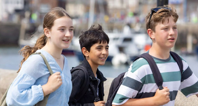 Soggiorni linguistici a Portsmouth con LISA! – escursioni, città e idee di viaggio Studenti a Portsmouth durante un soggiorno linguistico LISA! esplorano la città e scoprono nuove idee di viaggio