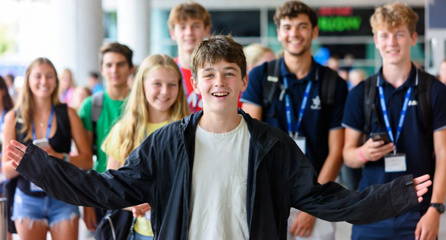 Arrivo a Ennis per una vacanza studio LISA! di inglese in Irlanda Gruppo di studenti all’arrivo per una vacanza studio LISA! di inglese a Ennis, Irlanda