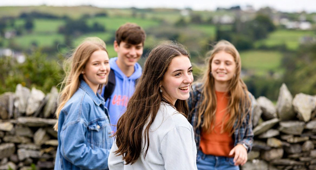 Vacanze studio di inglese per ragazzi in Irlanda – panoramica di tutte le scuole Studenti alla scoperta della campagna irlandese durante una vacanza studio LISA! di inglese in Irlanda