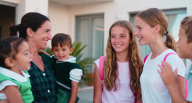 Soggiorni linguistici di inglese a Malta per studenti con famiglia ospitante Studenti di un soggiorno linguistico di inglese a Malta accolti da una famiglia ospitante a St. Julian’s