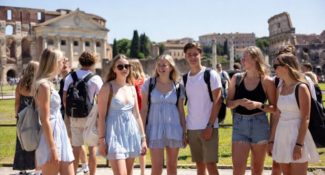 Programma di attività durante una vacanza studio LISA! a Roma Giovani adulti visitano le attrazioni di Roma durante il programma ricreativo di una vacanza studio LISA! di italiano in Italia
