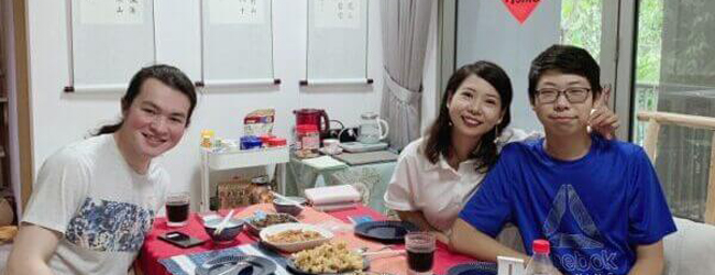 LISA-Sprachreisen-Erwachsene-Chinesisch-Singapur-Sprachschule-Unterricht-Pause-Essen-Freunde