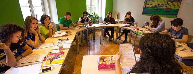 LISA-Sprachreisen-Erwachsene-Deutsch-Oesterreich-Wien-Sprachschule-Unterricht-Klassenzimmer