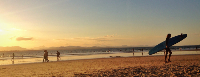 LISA-Sprachreisen-Erwachsene-Englisch-Australien-Byron-Bay-Sonnenuntergang-Strand-Surfer-Abend