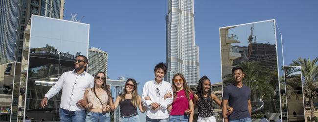 LISA-Sprachreisen-Erwachsene-Englisch-Emirate-Dubai-Spaziergang-Fassaden-Spiegel-Glas