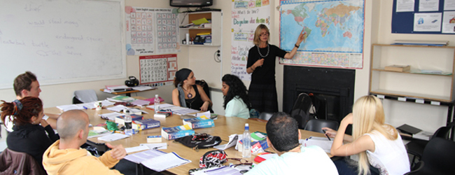 LISA-Sprachreisen-Erwachsene-Englisch-England-Brighton-The-Lanes-Sprachschule-Klassenraum-Kurs-Gruppe LISA-Sprachreisen-Erwachsene-Englisch-England-Brighton-The-Lanes-Sprachschule-Klassenraum-Kurs-Gruppe