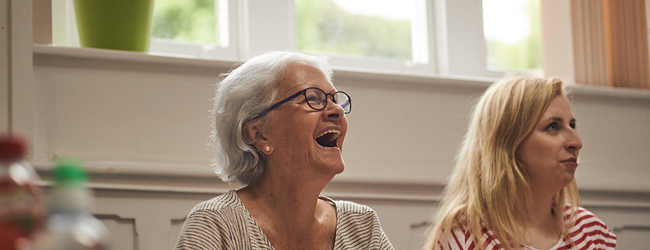 Zwei Schüler im unterricht an der LISA! Sprachschule Englisch in Jersey in England