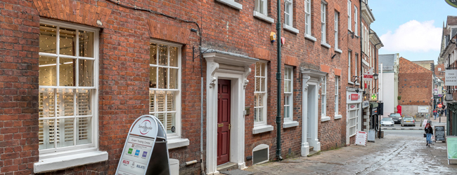 LISA-Sprachreisen-Erwachsene-Englisch-England-Shrewsbury-Sprachschule-Strasse-Gebaeude-Eingang LISA-Sprachreisen-Erwachsene-Englisch-England-Shrewsbury-Sprachschule-Strasse-Gebaeude-Eingang