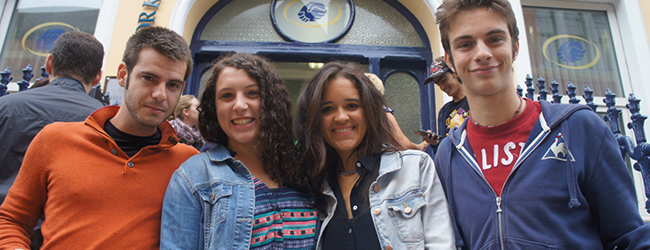 LISA-Sprachreisen-Erwachsene-Englisch-Irland-Cork-Sprachschule-Pause-Freizeit-Draussen LISA-Sprachreisen-Erwachsene-Englisch-Irland-Cork-Sprachschule-Pause-Freizeit-Draussen