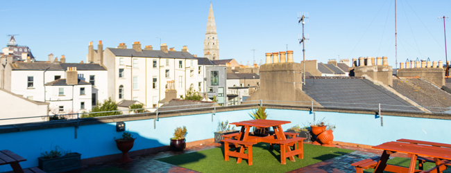 LISA-Sprachreisen-Erwachsene-Englisch-Irland-Dublin-By-The-Sea-Sprachschule-Dach-Terrasse-Pause LISA-Sprachreisen-Erwachsene-Englisch-Irland-Dublin-By-The-Sea-Sprachschule-Dach-Terrasse-Pause