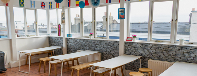 LISA-Sprachreisen-Erwachsene-Englisch-Irland-Dublin-By-The-Sea-Sprachschule-Pause-Dach-Ausblick LISA-Sprachreisen-Erwachsene-Englisch-Irland-Dublin-By-The-Sea-Sprachschule-Pause-Dach-Ausblick