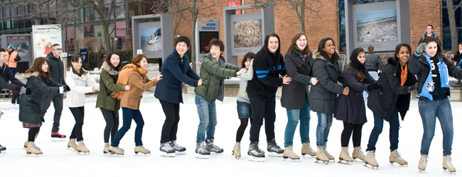 LISA-Sprachreisen-Erwachsene-Englisch-Kanada-Vancouver-Campus-Ausflug-Ice-Skating-Eislaufen