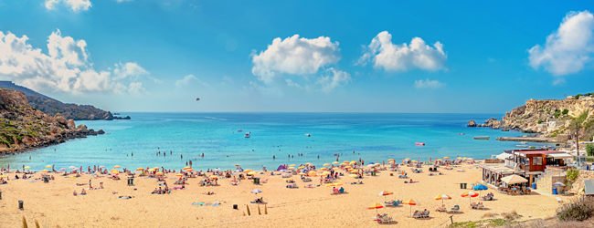 LISA-Sprachreisen-Erwachsene-Englisch-Malta-St.Julians-Bucht-Strand-Sonne-Meer