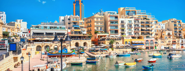 LISA-Sprachreisen-Erwachsene-Englisch-Malta-St.Julians-Hafen-Bucht-Stadt-Boote