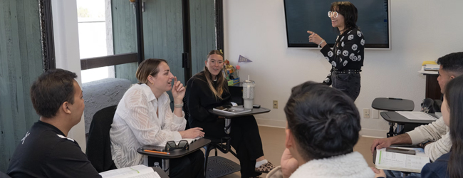 Unterricht an der LISA! Sprachschule in San Diego mit Schülern und einer Lehrerin