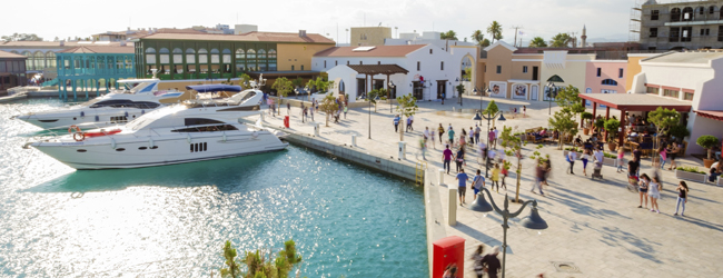 LISA-Sprachreisen-Erwachsene-Englisch-Zypern-Hafen-Yacht-Cafe-Stadt