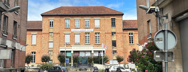 Die LISA! Sprachschule in Paris mit Französisch-Sprachkursen Blick auf ein rotes Backsteingebäude in Paris Montparnasse, die Sprachschule in Paris