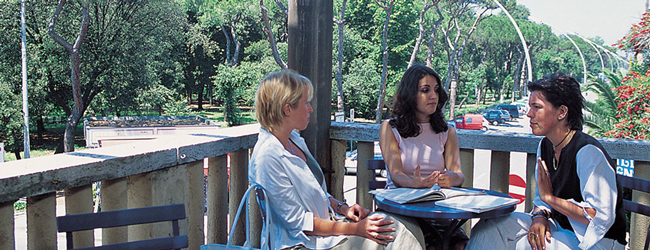 LISA-Sprachreisen-Erwachsene-Italienisch-Italien-Viareggio-Sprachschule-Park-Terrasse-Unterricht LISA-Sprachreisen-Erwachsene-Italienisch-Italien-Viareggio-Sprachschule-Park-Terrasse-Unterricht