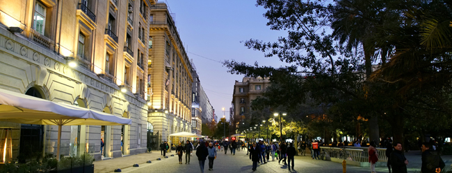 LISA-Sprachreisen-Erwachsene-Spanisch-Chile-Santiago-de-Chile-Plaza-de-Armas-Abend-Ausgehen