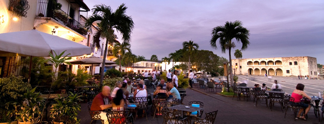 LISA-Sprachreisen-Erwachsene-Spanisch-Dominikanische-Republik-Santo-Domingo-Abend-Ausgehen-Restaurant