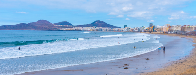 LISA-Sprachreisen-Erwachsene-Spanisch-Spanien-Las-Palmas-Las-Canteras-Beach-Bucht-Strand-Wellen