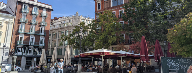 LISA-Sprachreisen-Erwachsene-Spanisch-Spanien-Madrid-Restaurant-Cafe-Bummel-Platz