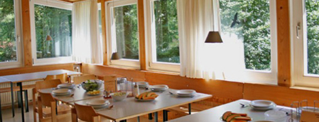 LISA-Sprachreisen-Schueler-Englisch-Deutschland-Muenchen-Sprachschule-Pause-Essen-Cafeteria