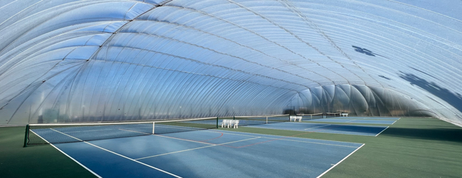 LISA-Sprachreisen-Schueler-Englisch-England-Essex-Colchester-Schule-Sport-Tennis-Halle