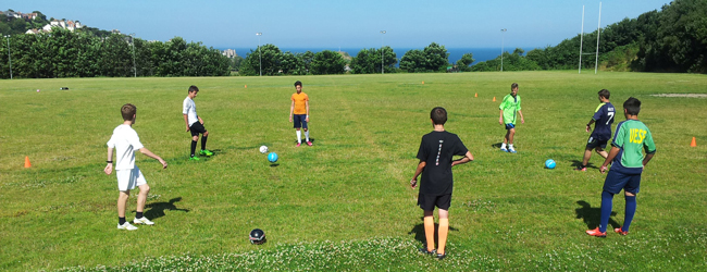LISA-Sprachreisen-Schueler-Englisch-England-Ilfracombe-Devon-Aktivitaet-Ballsport-Fussball