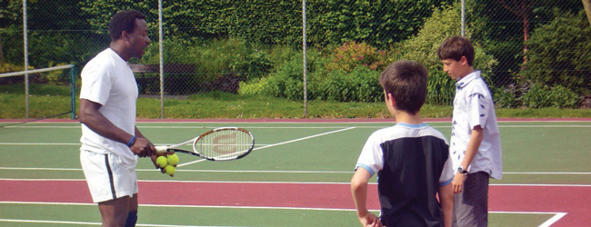 LISA-Sprachreisen-Schueler-Englisch-England-Ilfracombe-Devon-Aktivitaet-Tennis-Training-Spielen