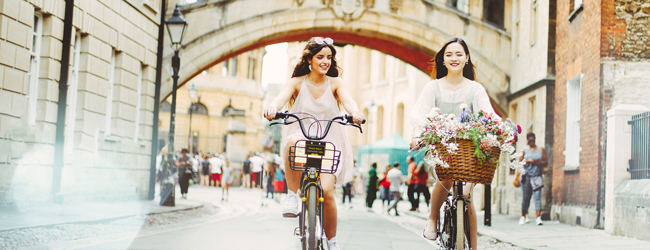 LISA-Sprachreisen-Schueler-Englisch-England-Oxford-Fahrrad-Blumen-Stadt-Sonne