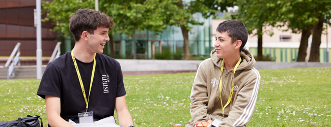 LISA-Sprachreisen-Schueler-Englisch-England-Portsmouth-Campus-Unterhaltung-Freundschaft LISA-Sprachreisen-Schueler-Englisch-England-Portsmouth-Campus-Unterhaltung-Freundschaft