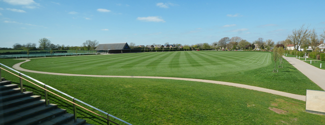 LISA-Sprachreisen-Schueler-Englisch-England-Uppingham-Schule-Gelaende-Sport-Anlagen