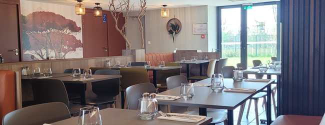 Blick in die Cafeteria und gedeckte Tische in der Residenz beim Französisch Sprachkurs in Toulouse