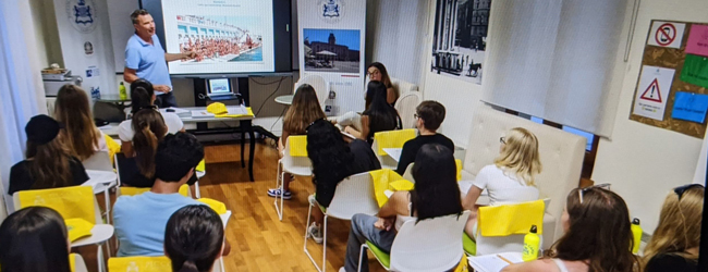 LISA-Sprachreisen-Schueler-Italienisch-Italien-Triest-Schule-Unterricht-Einfuehrung-Erklaerung LISA-Sprachreisen-Schueler-Italienisch-Italien-Triest-Schule-Unterricht-Einfuehrung-Erklaerung