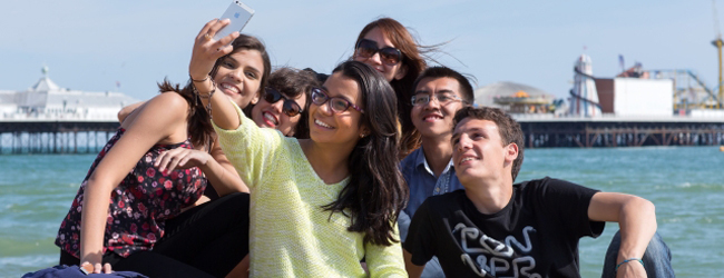 LISA-Sprachreisen-Schuler-Englisch-England-Brighton-Campus-Ausflug-Strand-Pier-Selfie